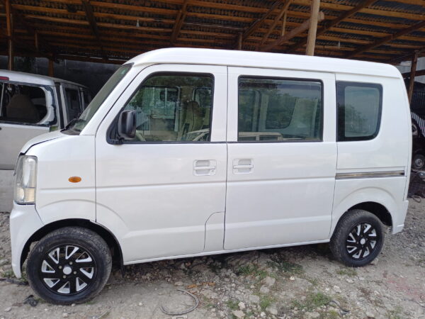 DA64V 4x2 Transporter - Image 2