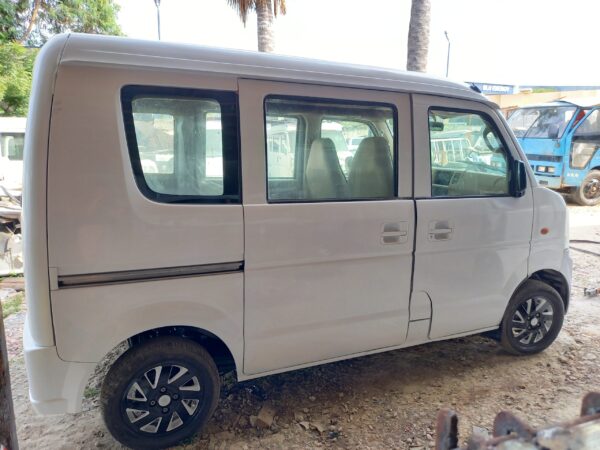 DA64V 4x2 Transporter - Image 3