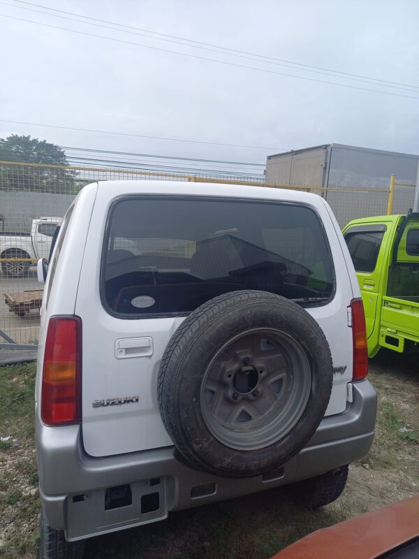 SUZUKI JIMNY 4x4 AT - Image 8